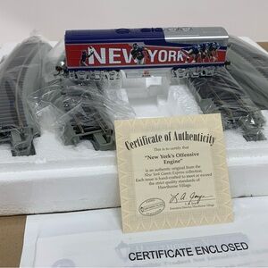 Mint NFL New York Giants Offensive Engine Hawthorne Village Bradford Exchange